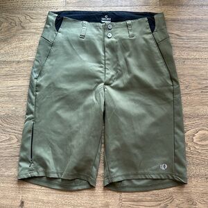 Pearl Izumi shorts. Size medium